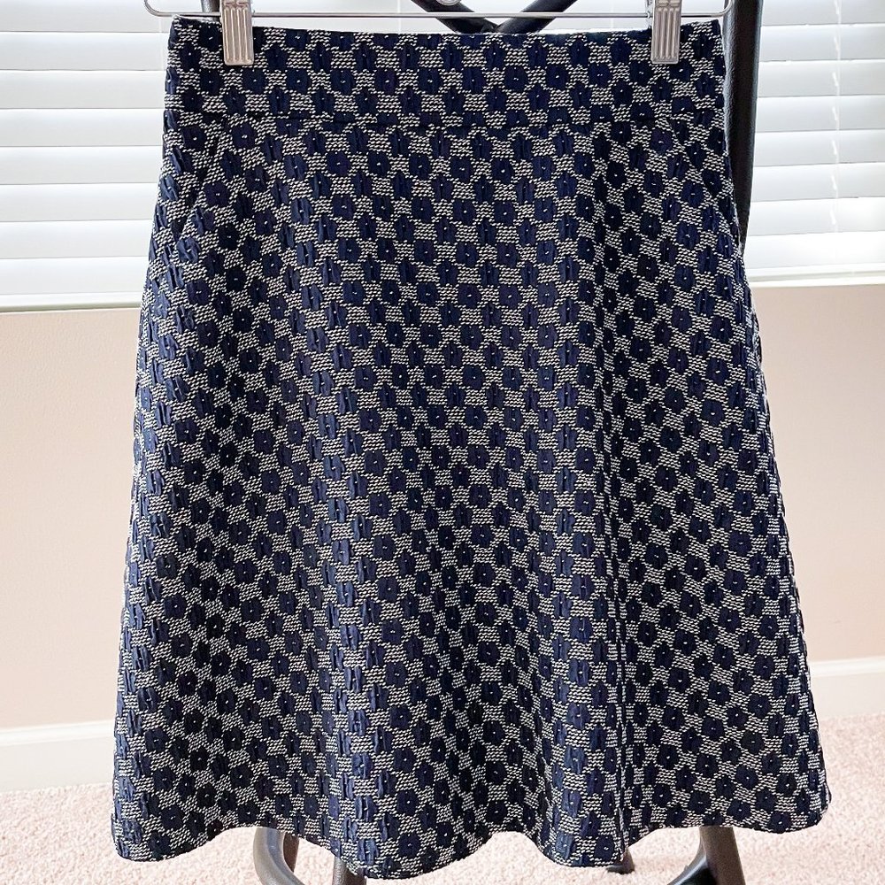 Ann Taylor Textured Flounce Skirt Navy with pockets,  Petite 00  NWT